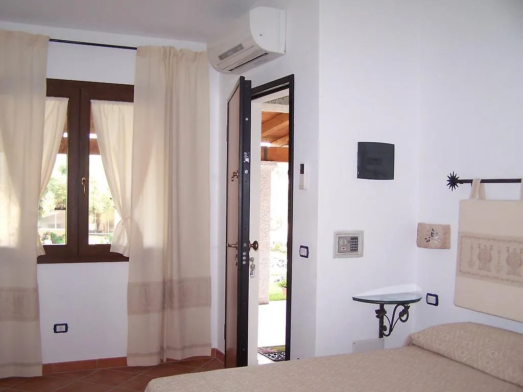 Agriturismo La Rocca Manna サン・テオドーロ 0*,